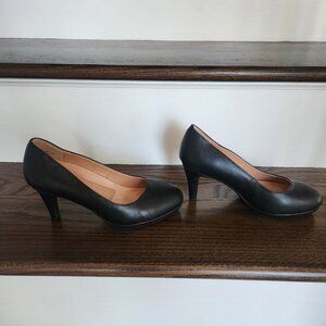 EUC - Naturalizer Black 100% Leather - High Heel Pumps - Size 7 Wide (7W)
